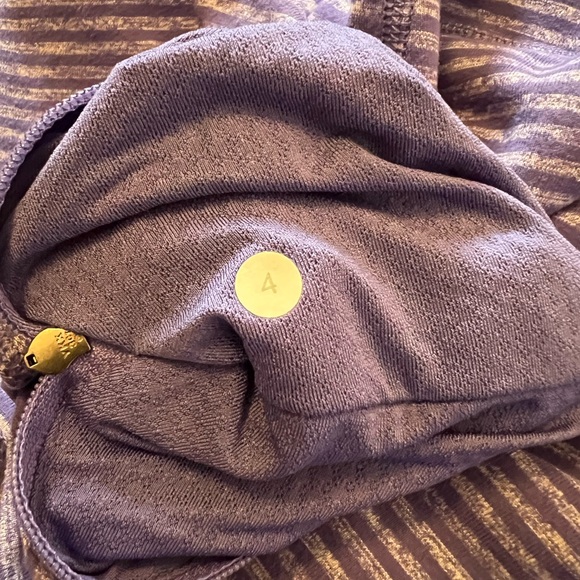 LULULEMON ATHLETICA HALF ZIPPER SIZE 4 ( small).came with the bag!!! - Picture 7 of 9